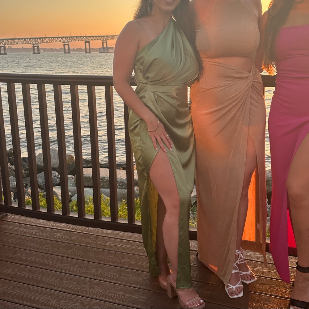 Elegant Green One-Shoulder Dress